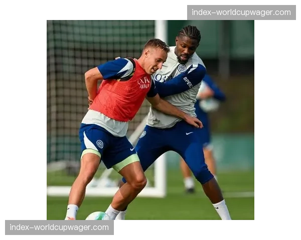 终场哨响，维罗纳前锋奥尔班输球后表现明显焦躁情绪